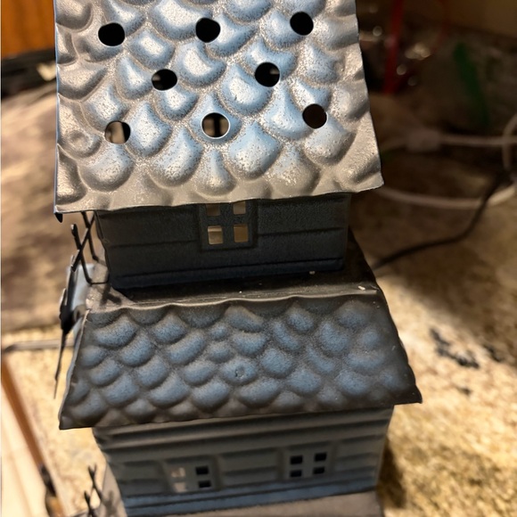 Scentsy Halloween Haunting Good Time Full Size Haunted House Wax Warmer No Box - Picture 3 of 7